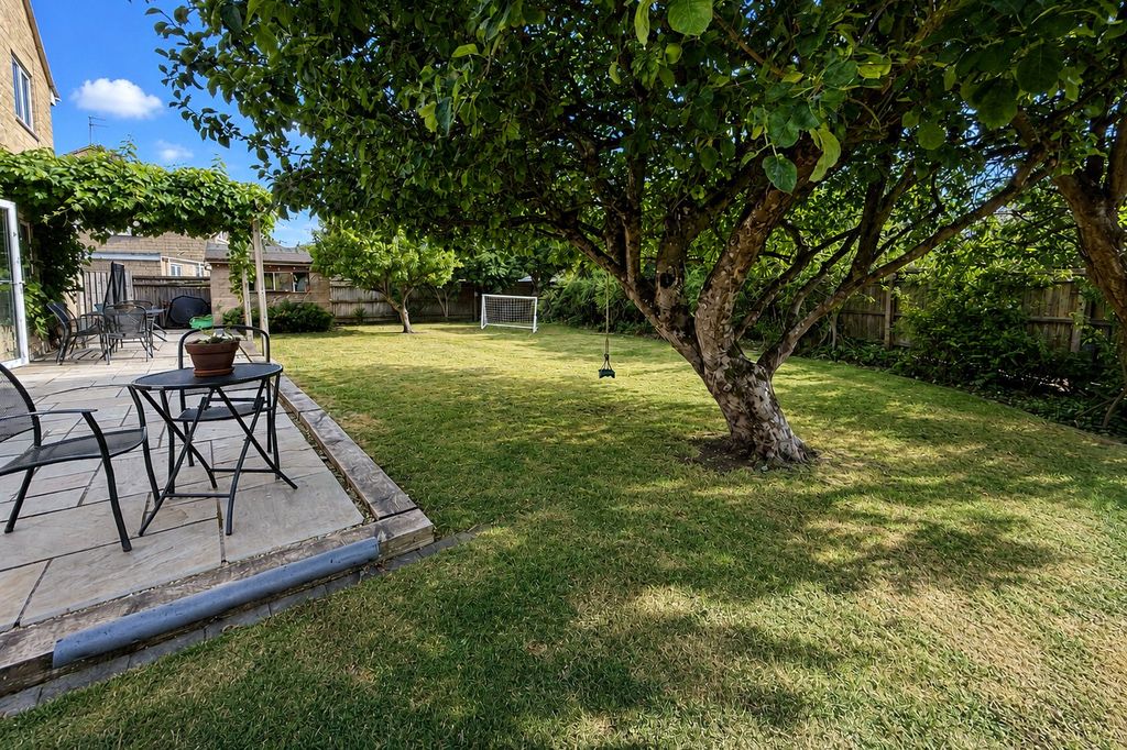 Property photo 2 of 26 Picture No. 11