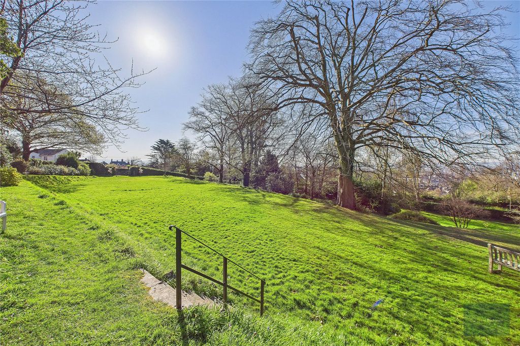 Property photo 2 of 12 Picture No. 32