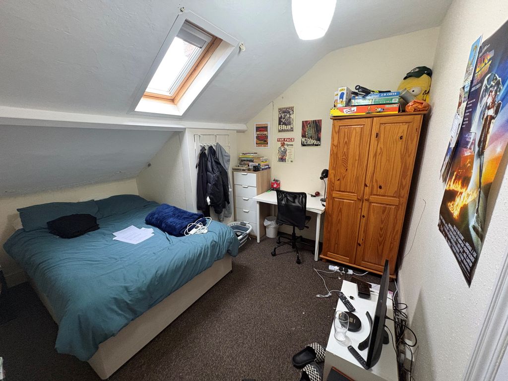 Property photo 2 of 6