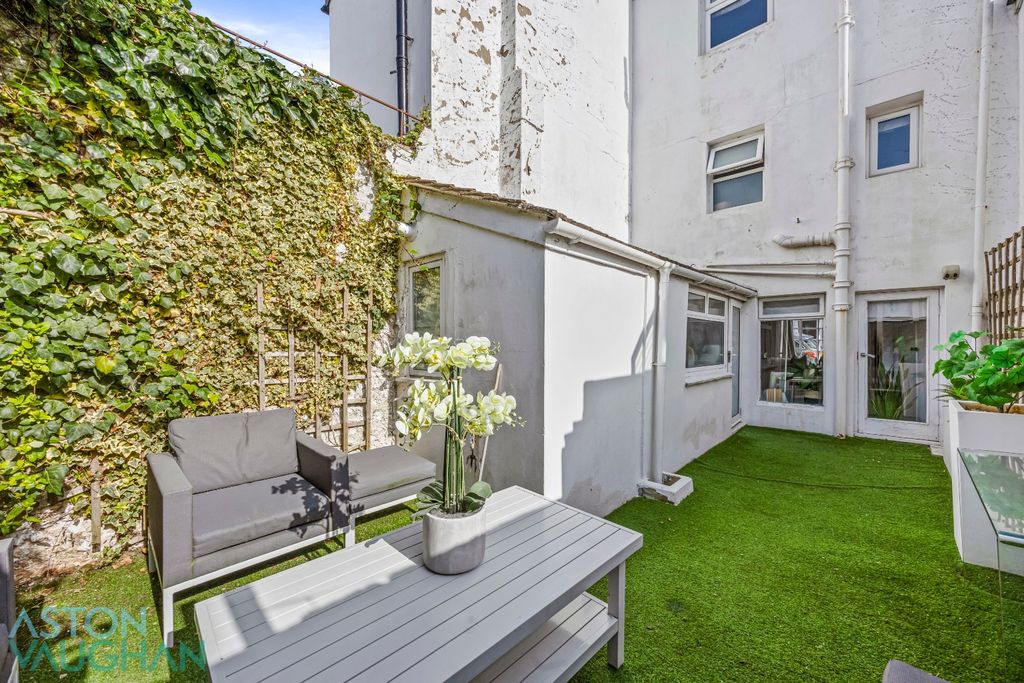 Property photo 2 of 29 4954861