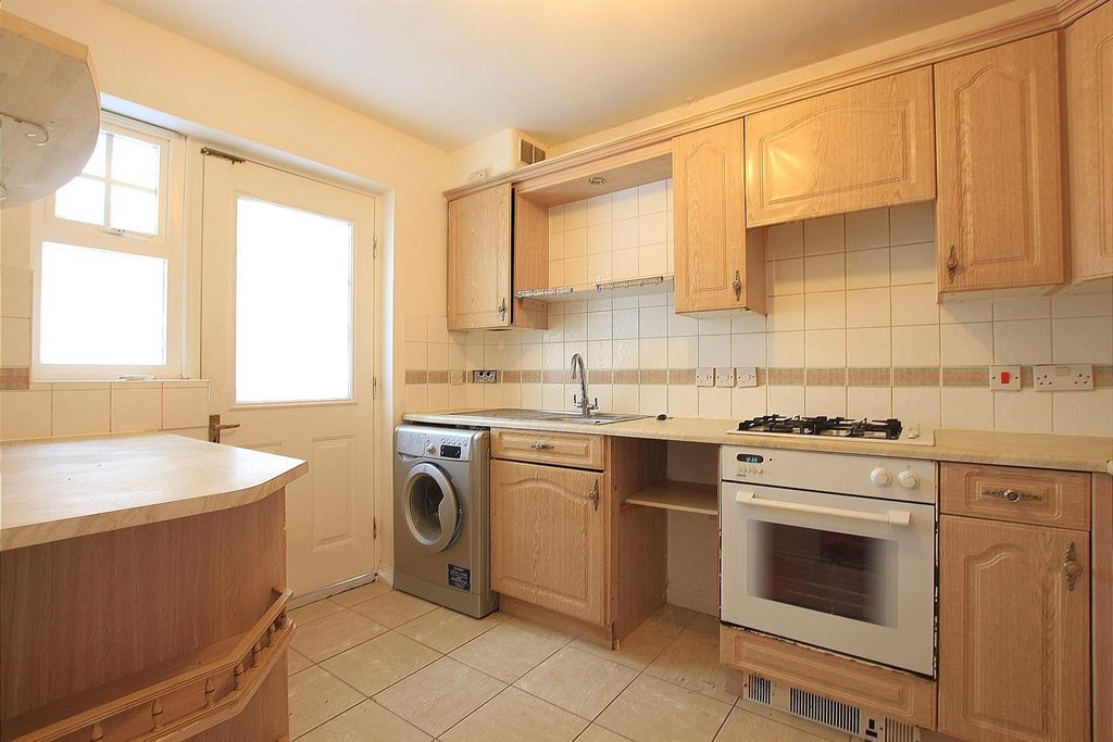 Property photo 2 of 12 Kitchen