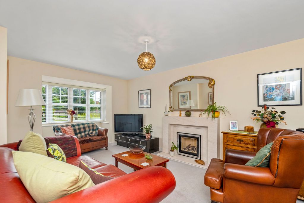 Property photo 2 of 29