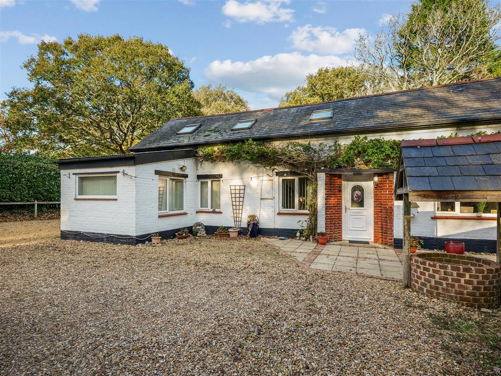 Property photo 1 of 40 Cottage With Well