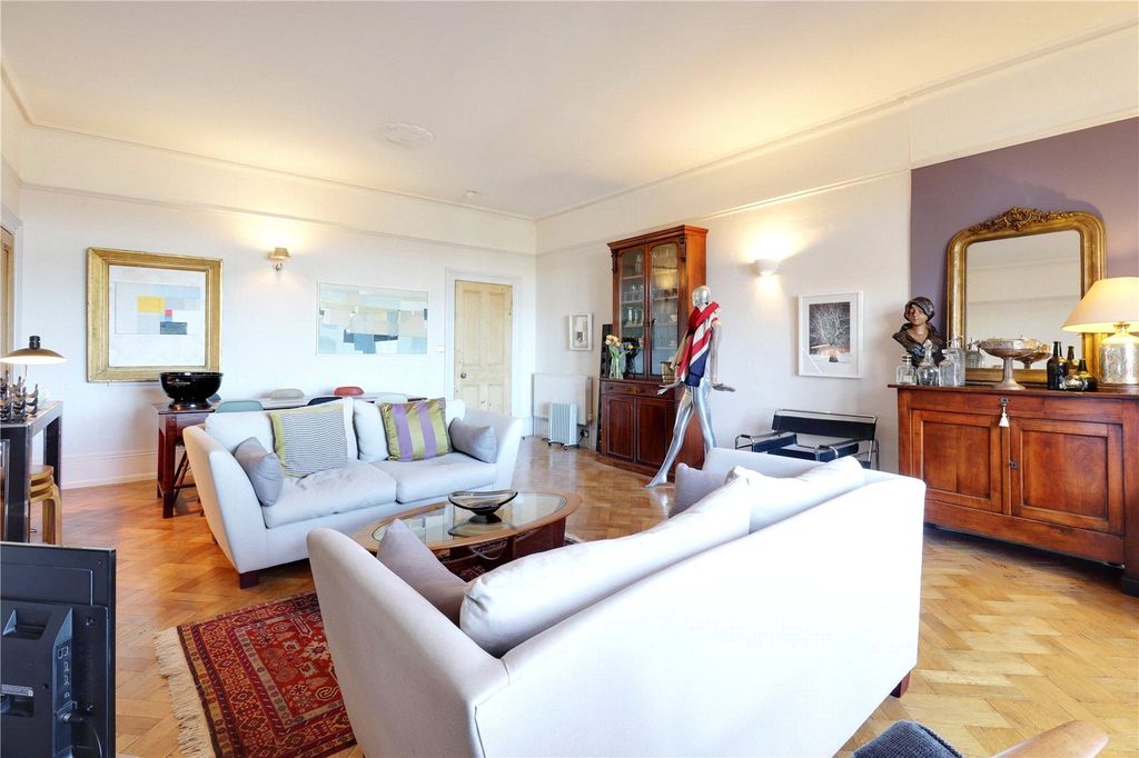 Property photo 1 of 13 Sitting Room