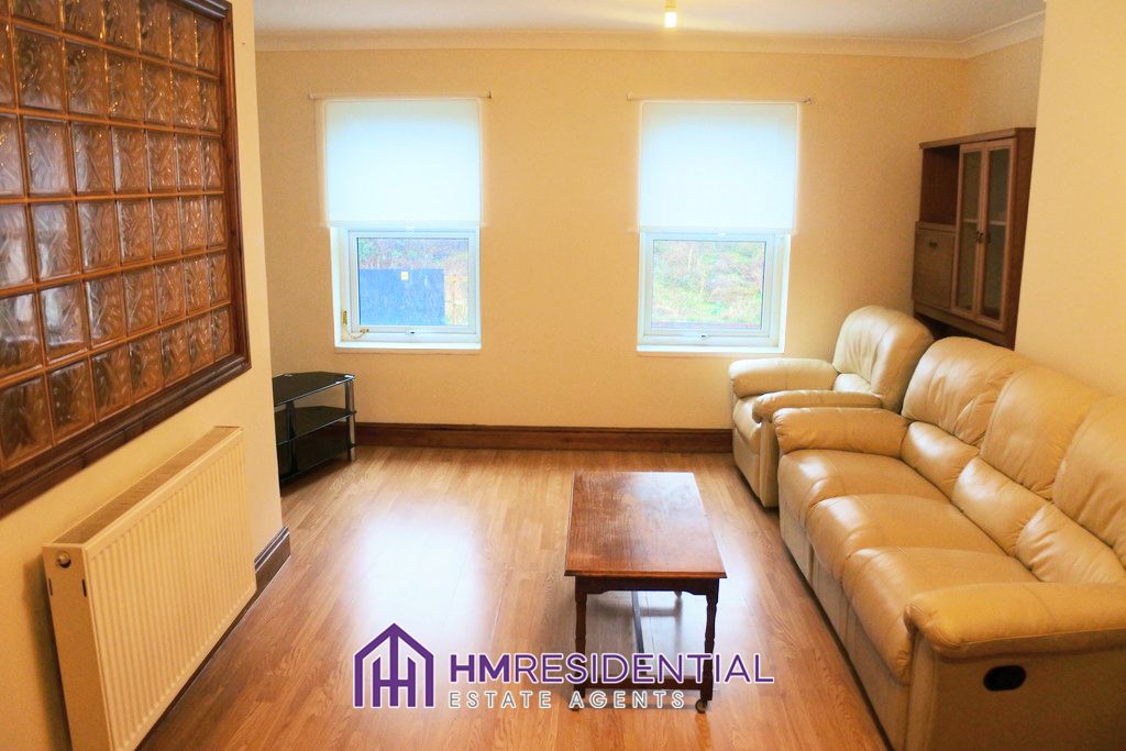 Property photo 1 of 8 4 Bedroom Maisonette For Rent On Gateshead High Street, Gateshead, Tyne And Wear, Ne8 1Eq From 14.09.2026 £1495.00 / £86.25 Pppw