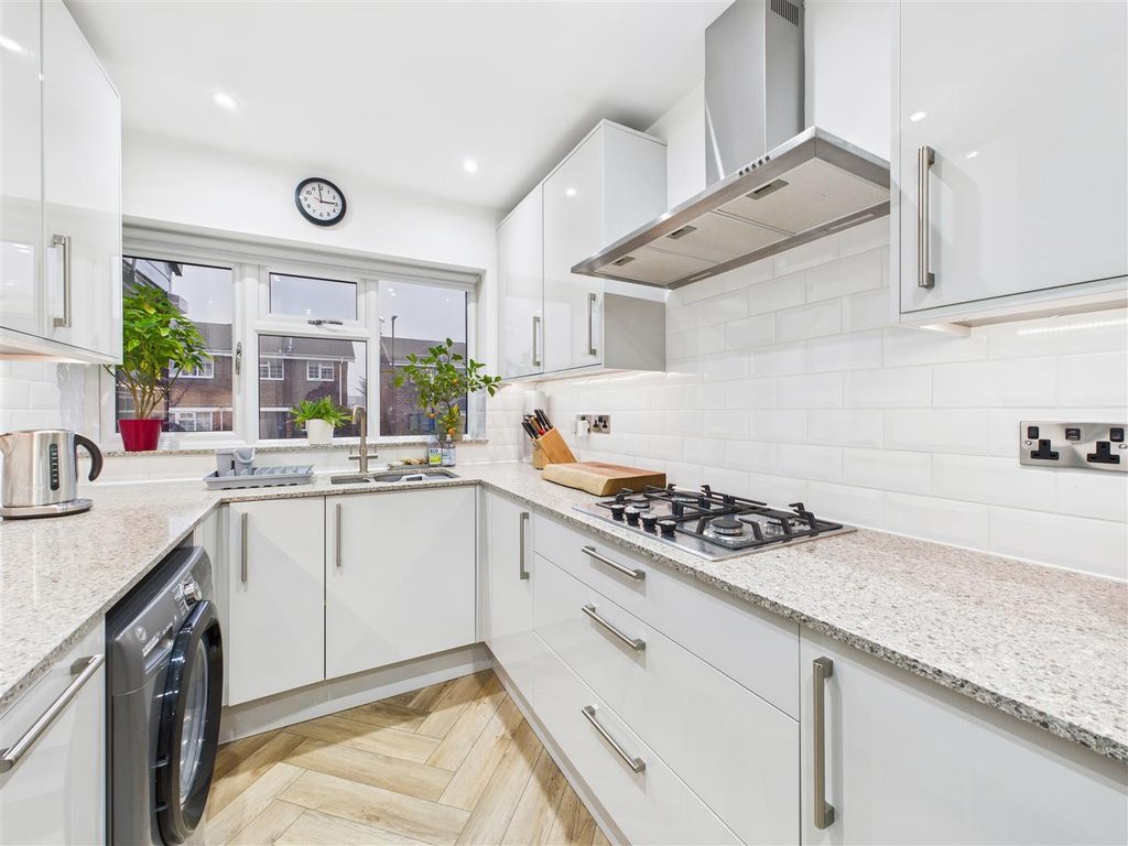 Property photo 3 of 15 Cam05476G0-Pr0111-Still017.Jpg