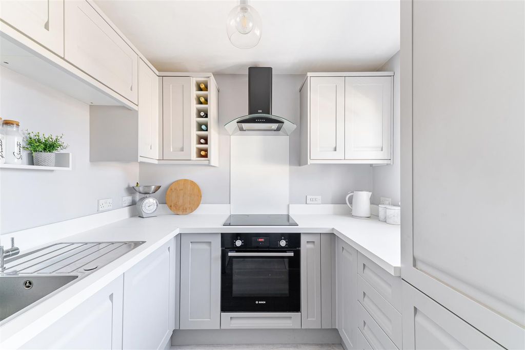 Property photo 2 of 14 Kitchen