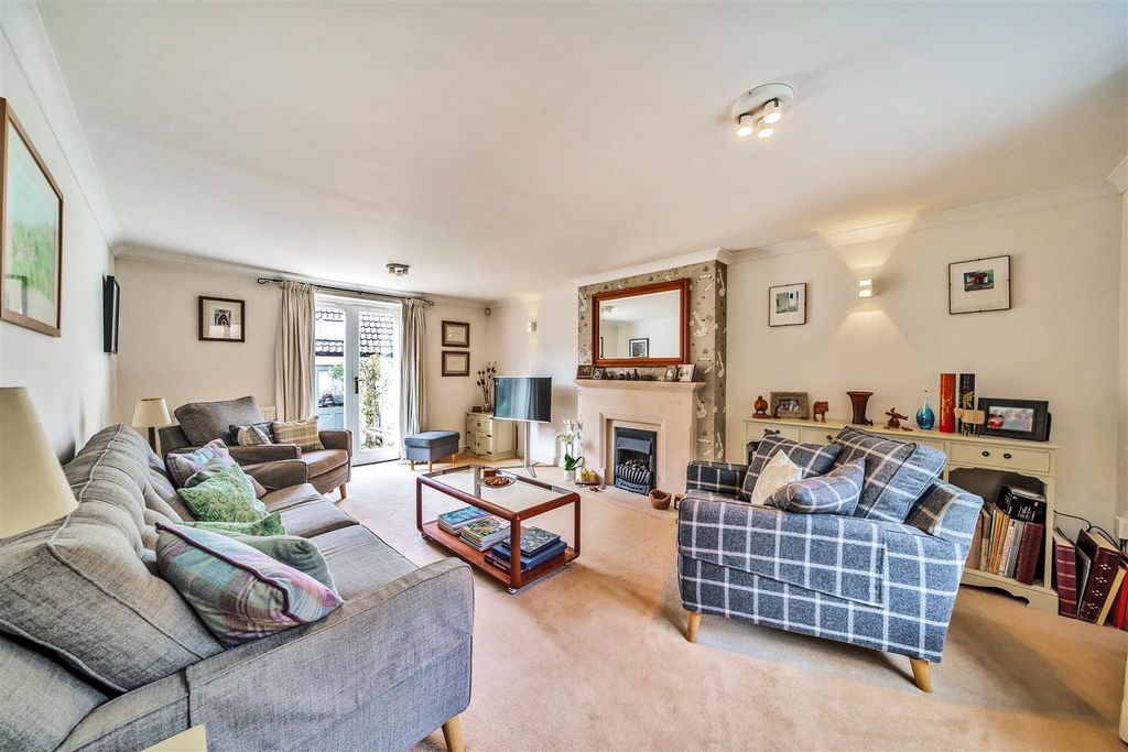 Property photo 2 of 24 Living Room