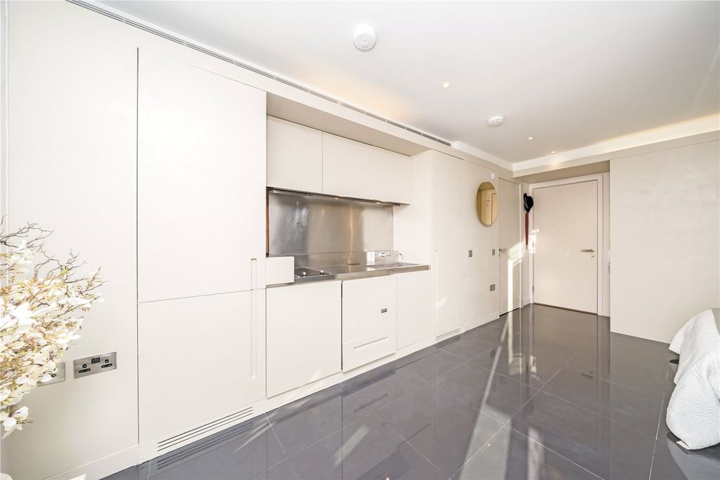 Property photo 3 of 8 Picture No. 44