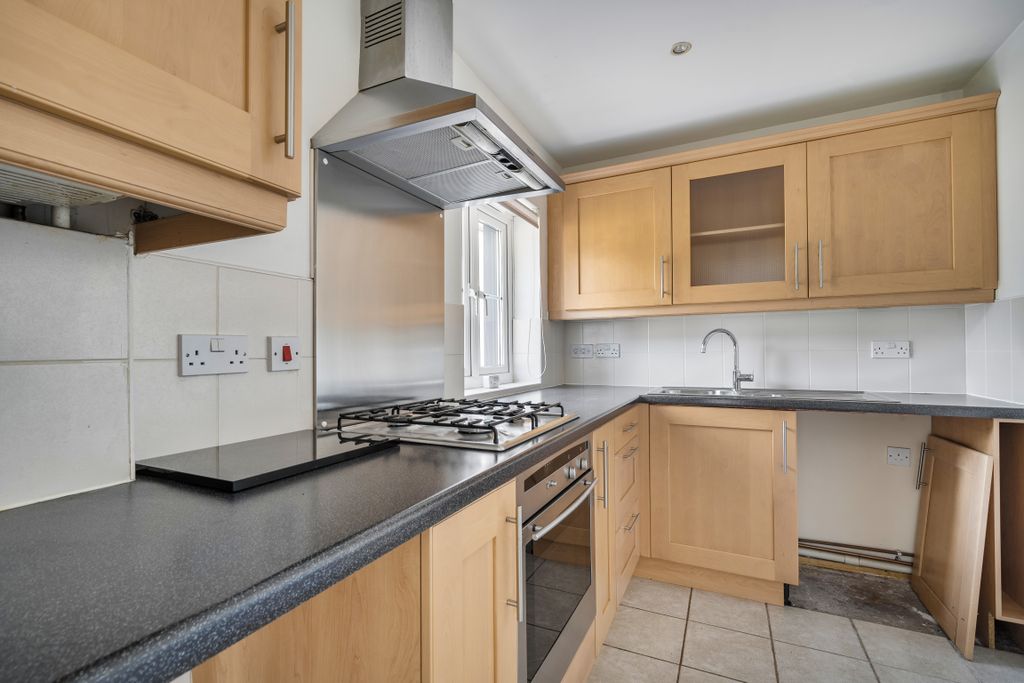 Property photo 3 of 11 Kitchen