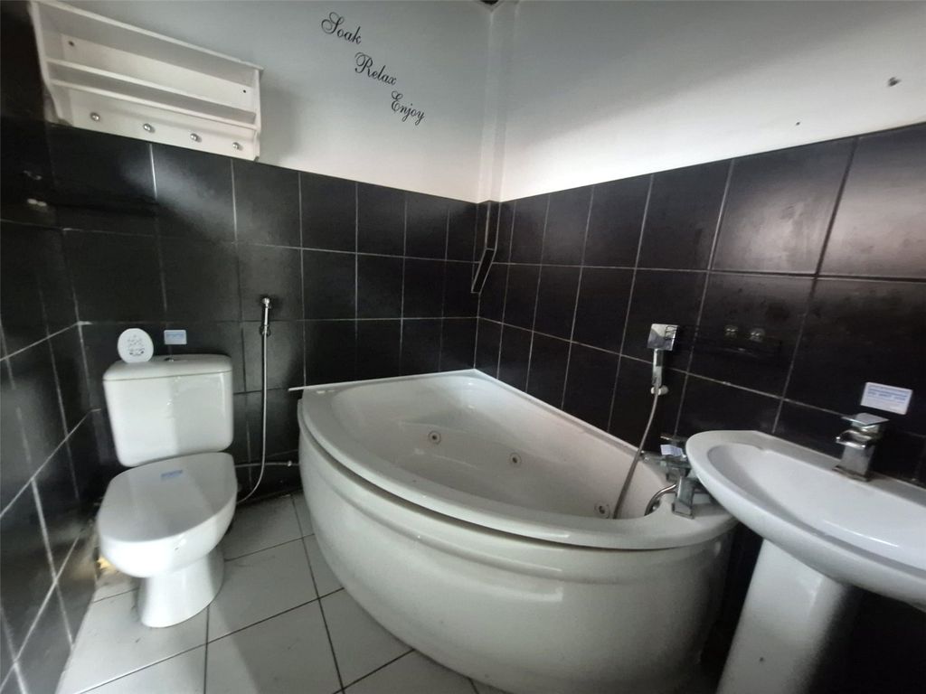 Property photo 3 of 9 Picture No. 04