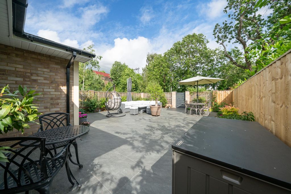 Property photo 3 of 26 Timberdene-