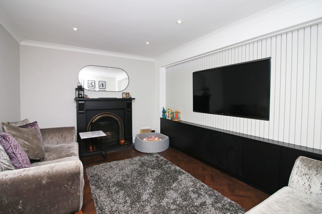 Property photo 3 of 26