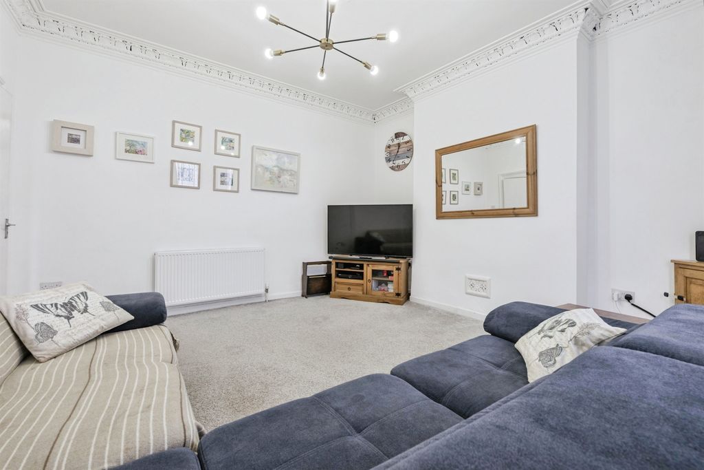 Property photo 3 of 26