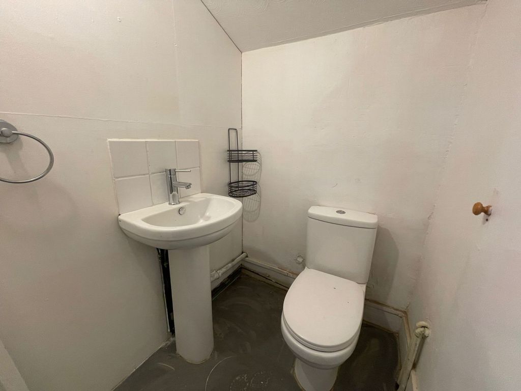 Property photo 3 of 8 Photo 4