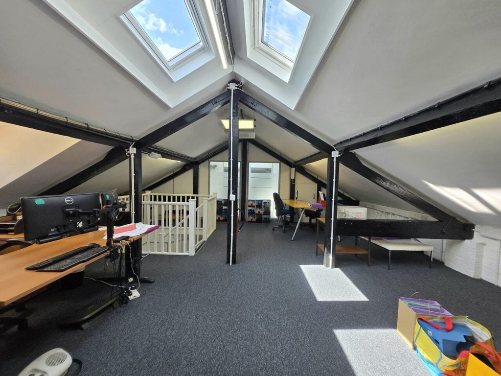 Property photo 2 of 8