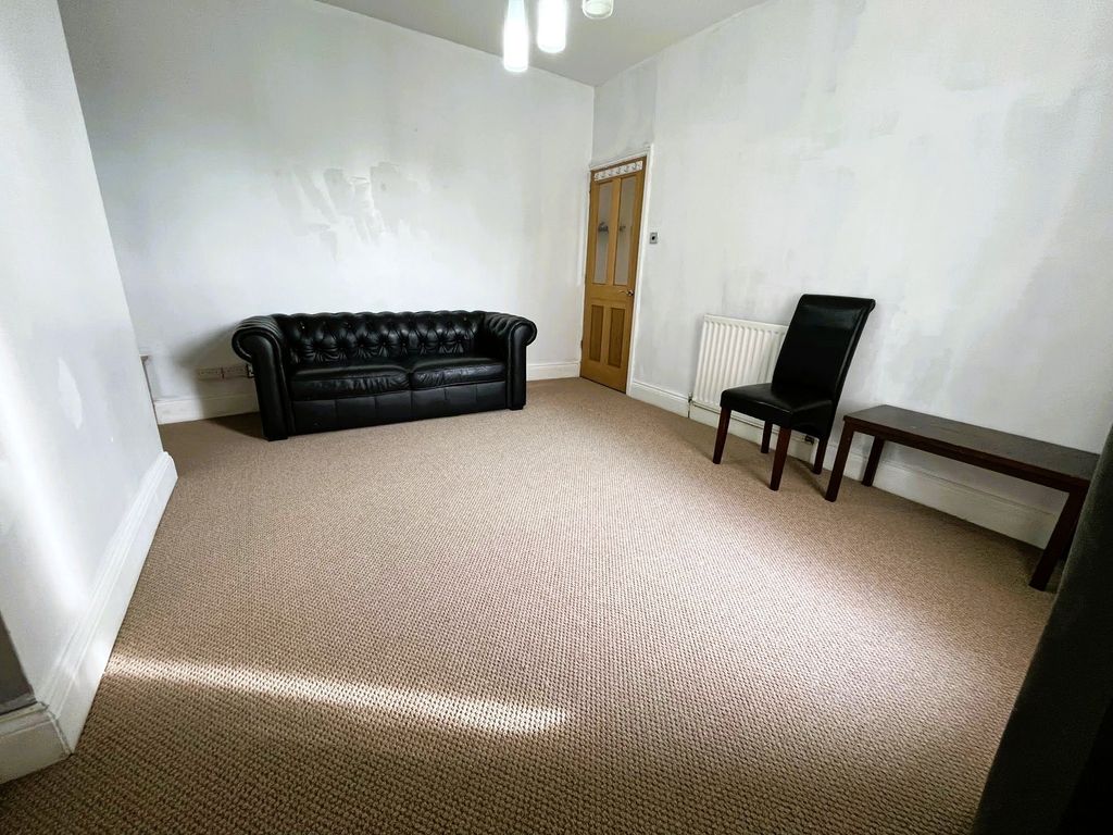 Property photo 2 of 7 Photograph 2