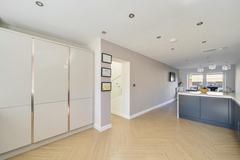 Property photo 2 of 21 Kitchen