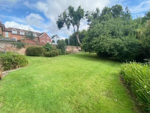 Property photo 2 of 7 Garden