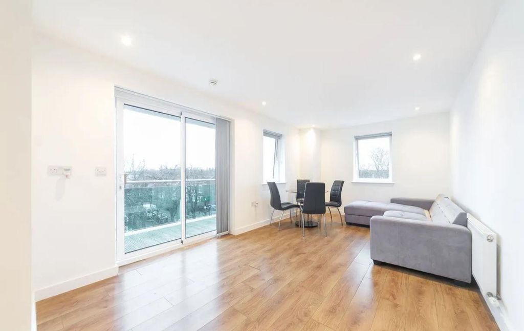 Property photo 3 of 14 Gallery