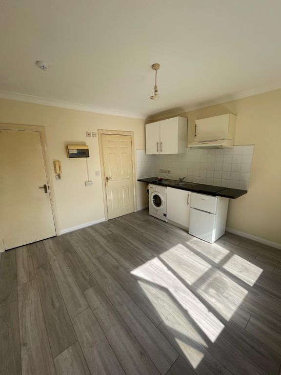 Property photo 1 of 2