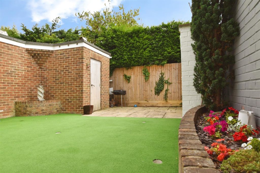 Property photo 2 of 20 166Cb062-Garden 20Planter.Jpg