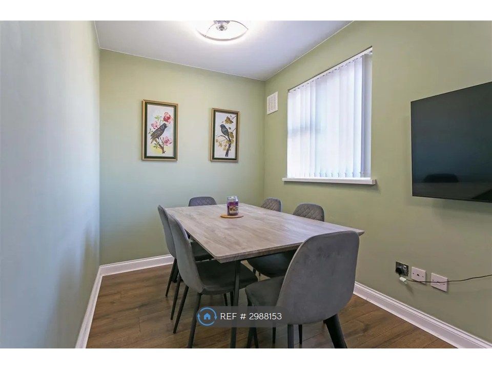 Property photo 3 of 10 Living Room