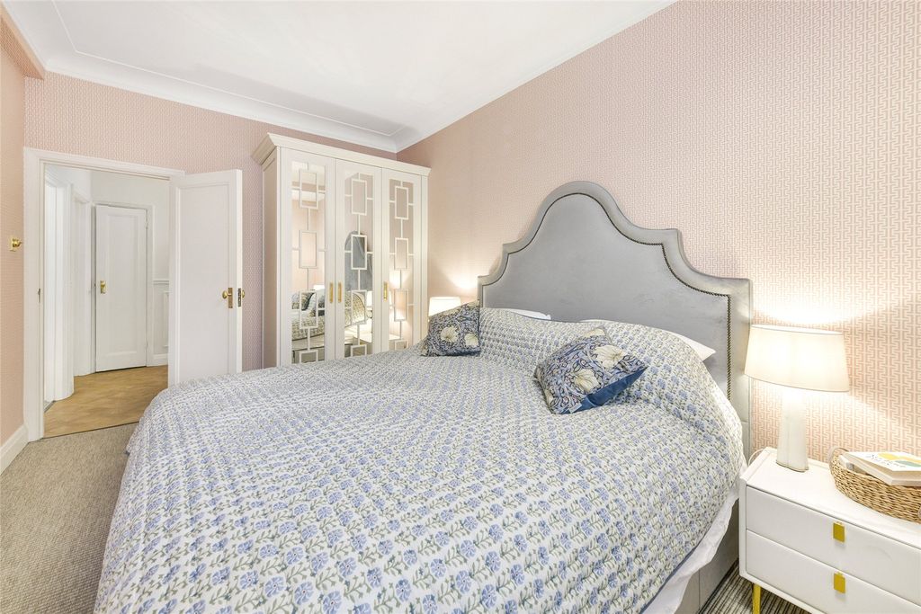 Property photo 2 of 11 Principal Bedroom