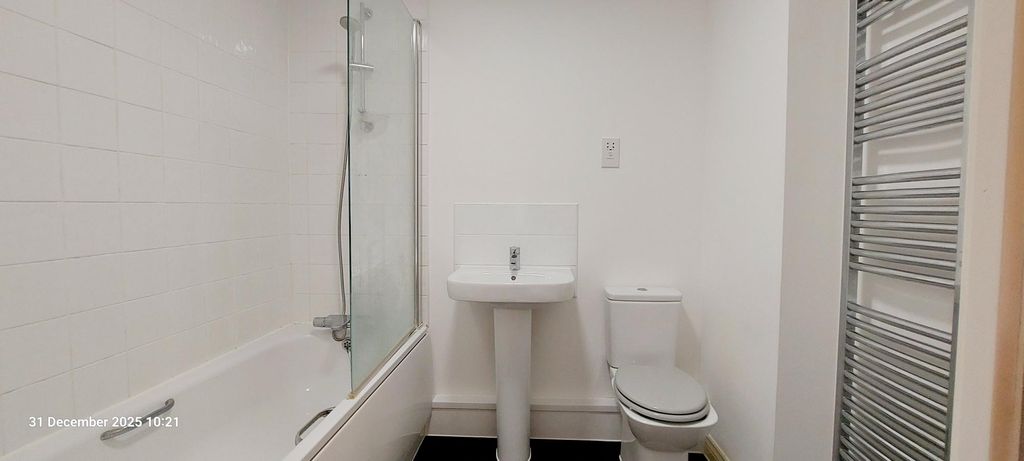 Property photo 2 of 18 Bathroom