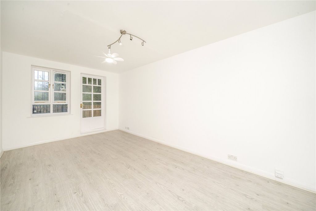 Property photo 2 of 5 Living Room