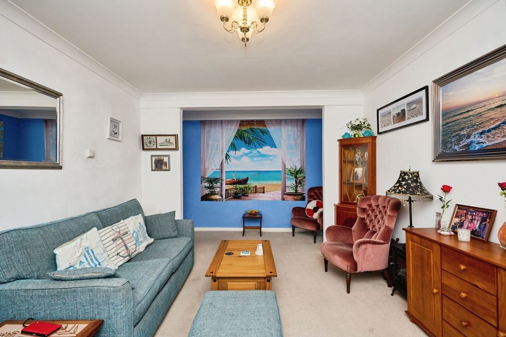 Property photo 3 of 17 Photo