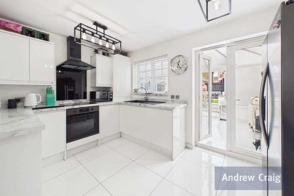 Property photo 3 of 16 Kitchen