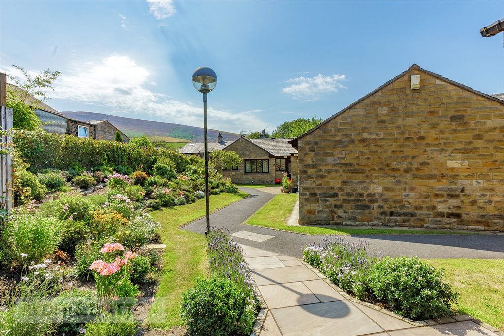 Property photo 2 of 19 Kinders Mews