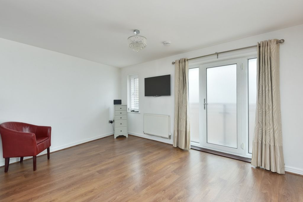 Property photo 3 of 12 4272255