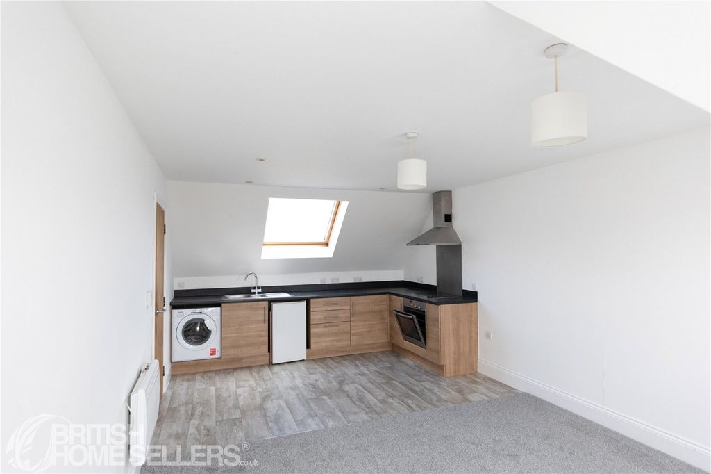 Property photo 3 of 11 Picture No. 12