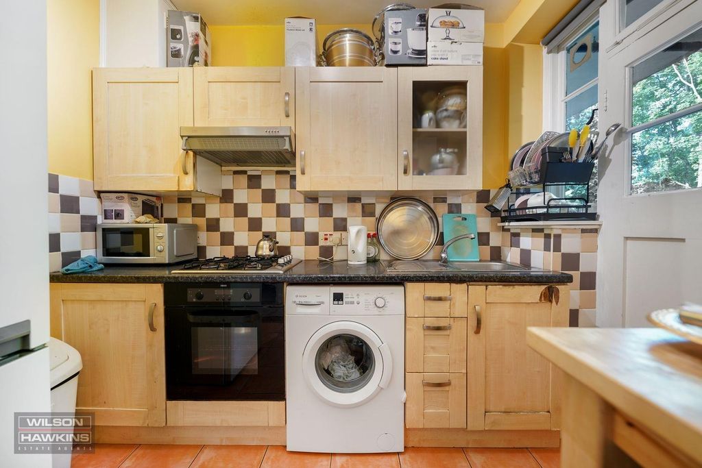 Property photo 2 of 13 Flat 8, Chyngton Court - Q1Yga8Qpno40Bflbekvg.Jpg