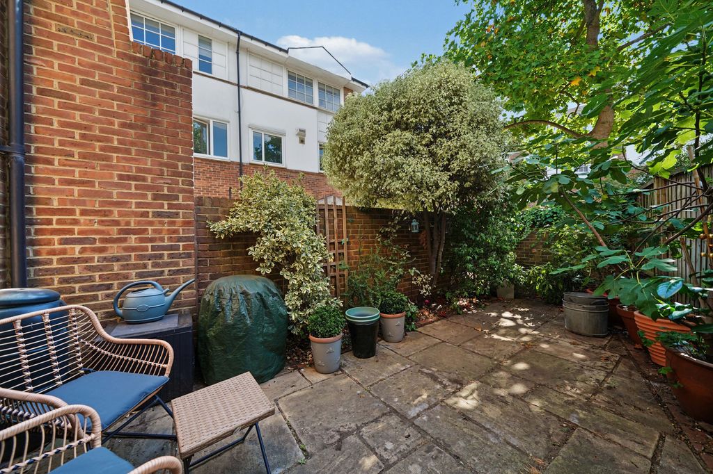 Property photo 2 of 21