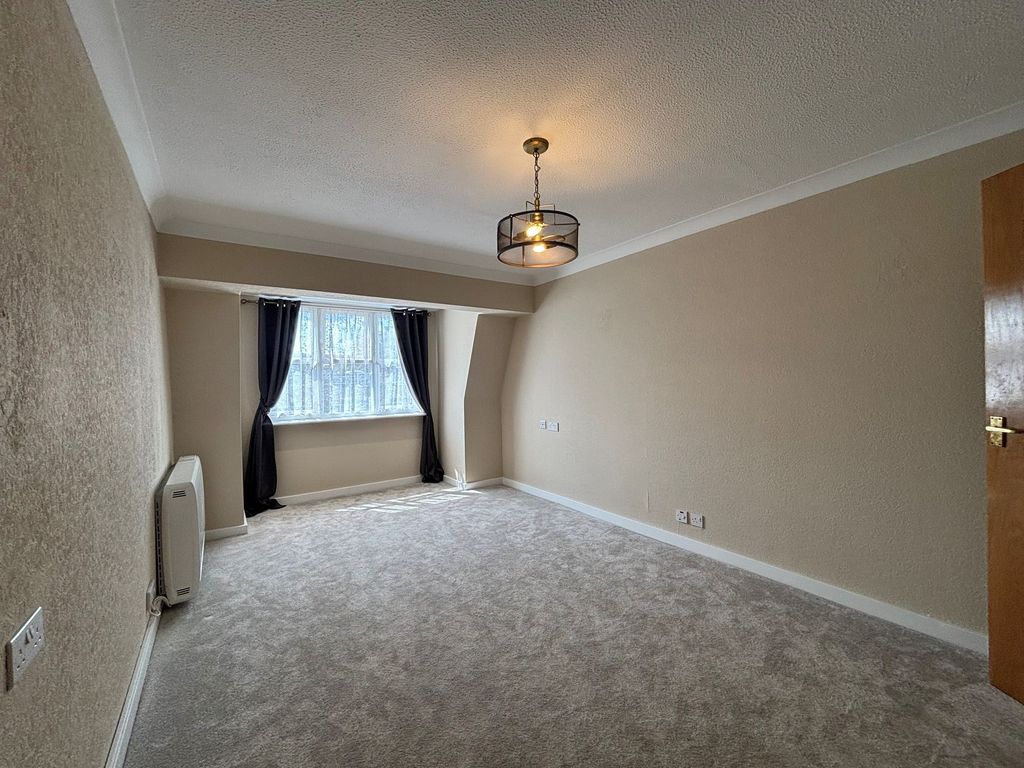 Property photo 3 of 7 Lounge