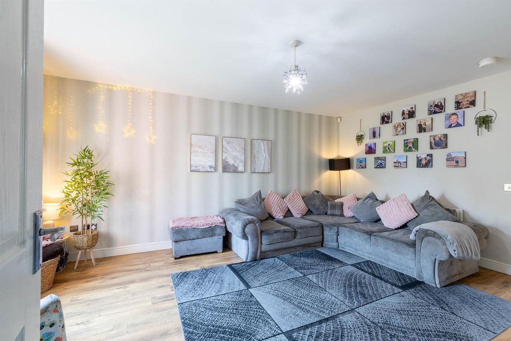 Property photo 3 of 22 12, Malvina Court Perth-22.Jpg
