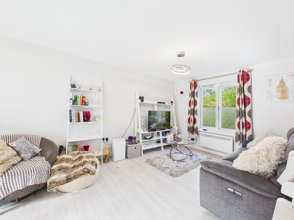 Property photo 3 of 9 Cam05010G0-Pr0079-Still008.Jpg