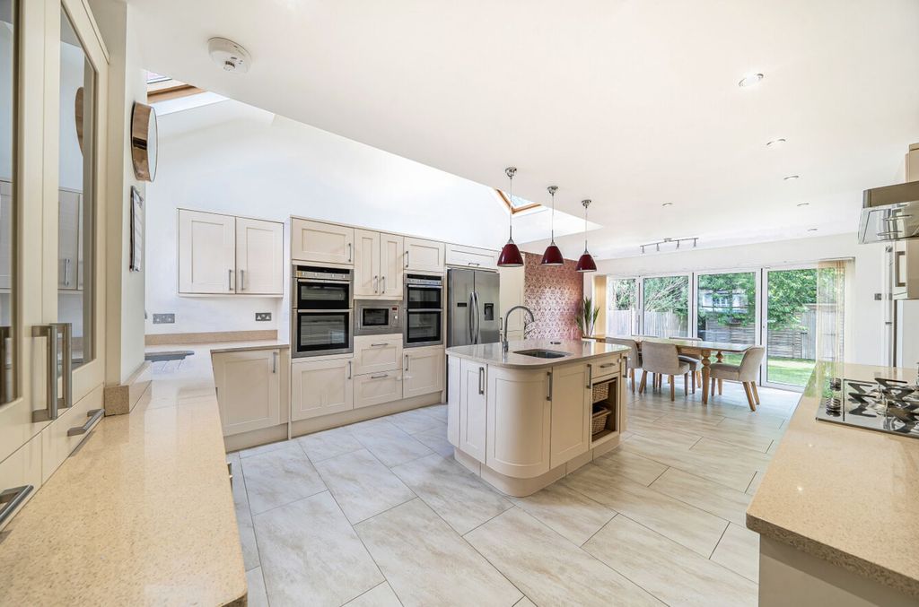 Property photo 1 of 20 1470980-11-6A22A0...