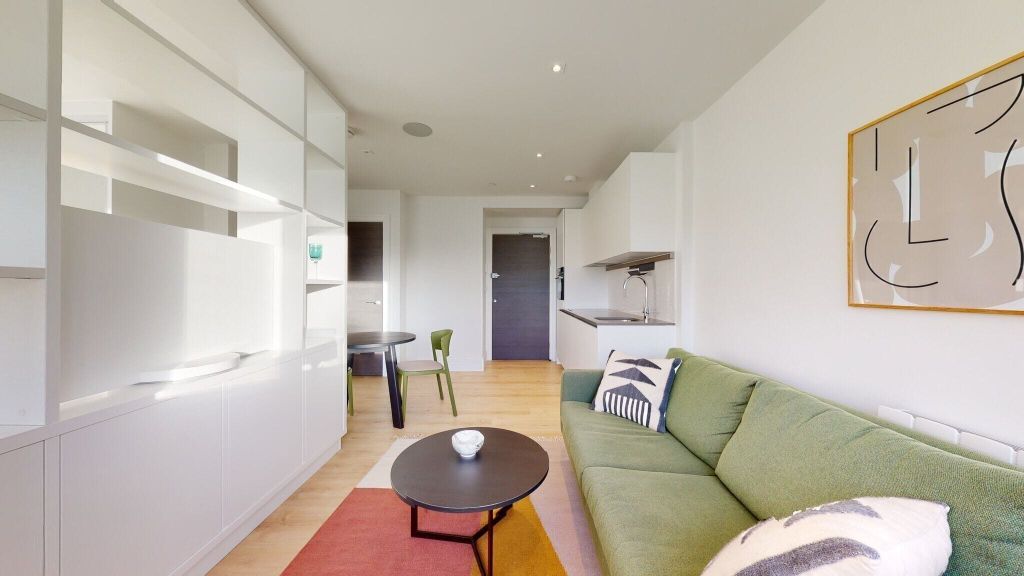 Property photo 1 of 13 Bedroom