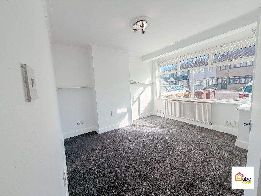 Property photo 3 of 27
