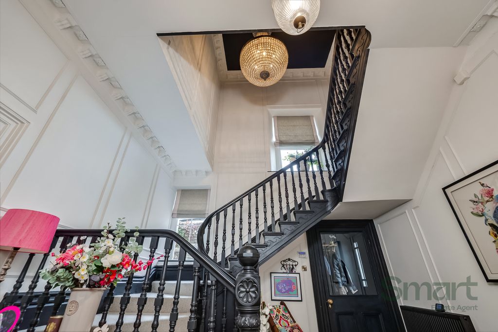 Property photo 2 of 30 0051