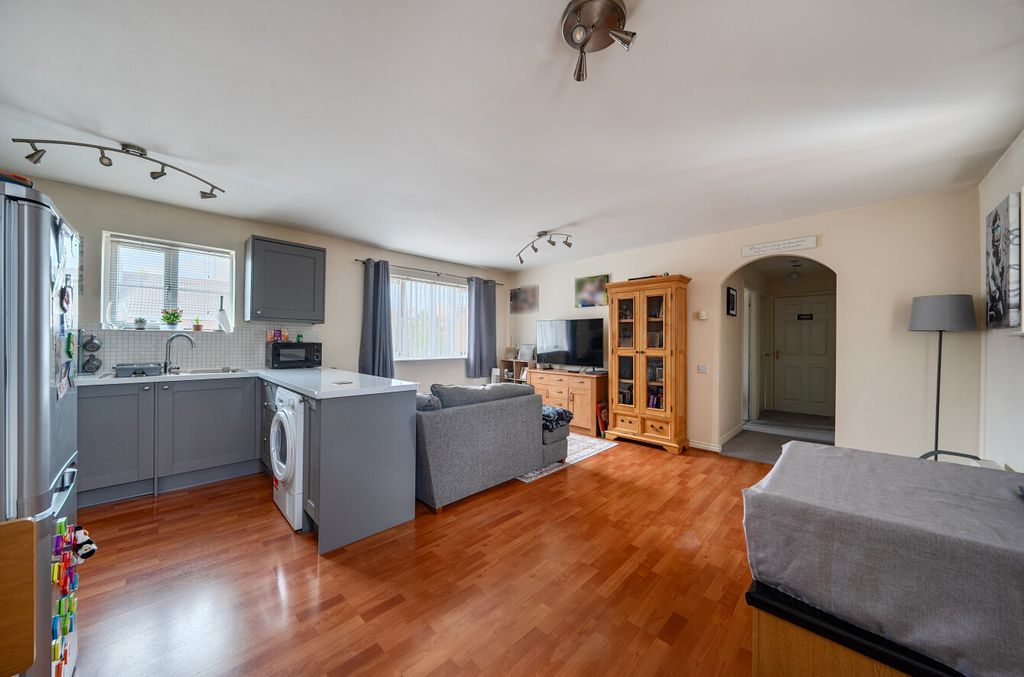Property photo 2 of 12 15205029