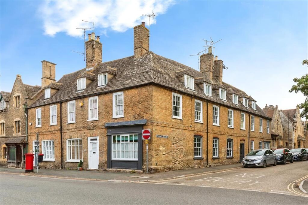 Property photo 1 of 19 Entrance