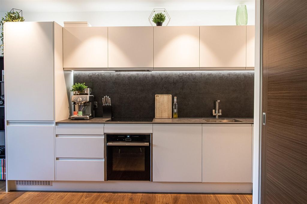 Property photo 3 of 23 Kitchen