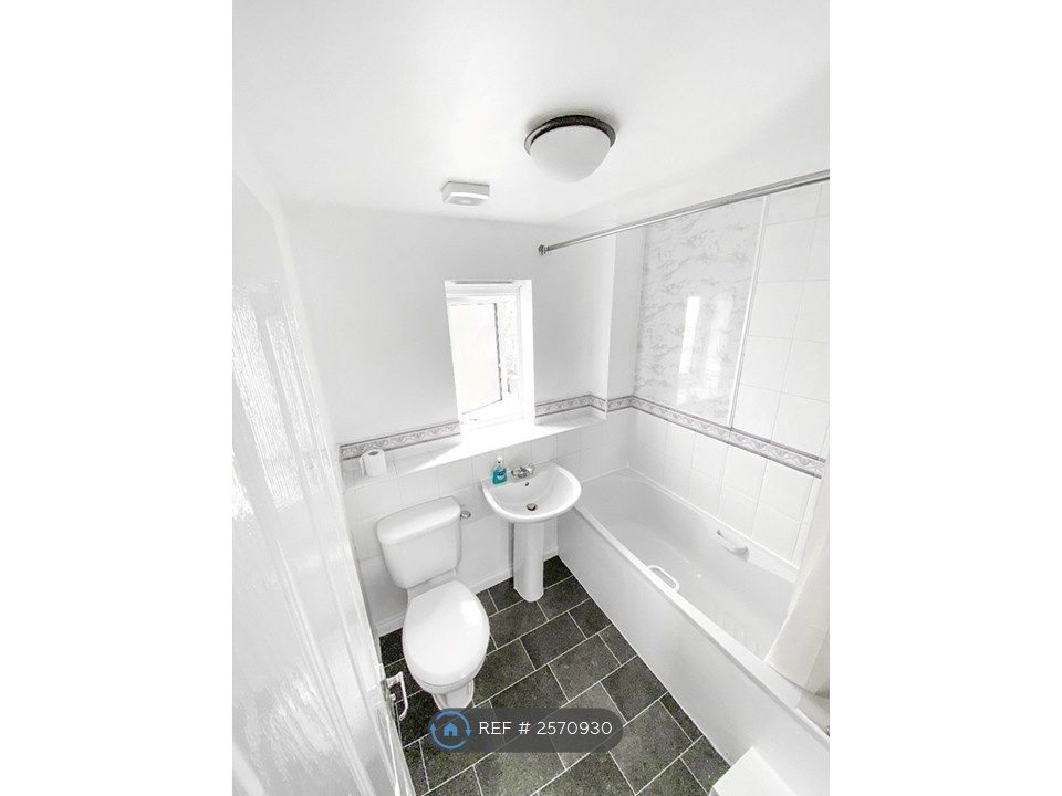 Property photo 3 of 21 Bathroom