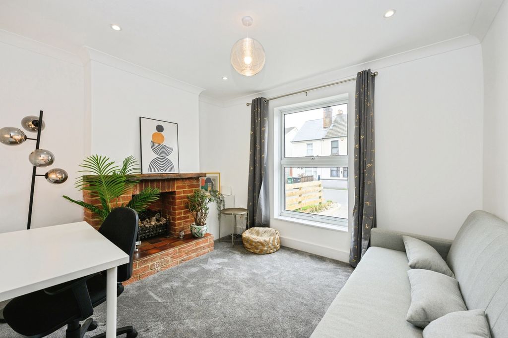 Property photo 1 of 18 Pbox-Img.Jpg