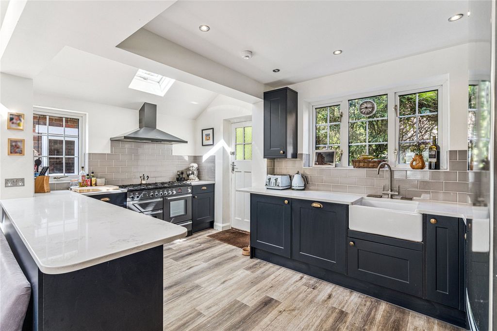 Property photo 2 of 15 Kitchen/Breakfast